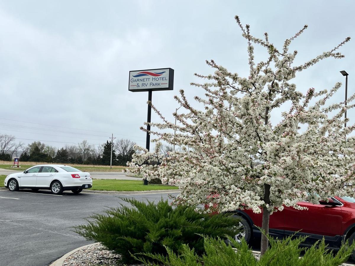 Garnett Hotel & Rv Park Exterior photo