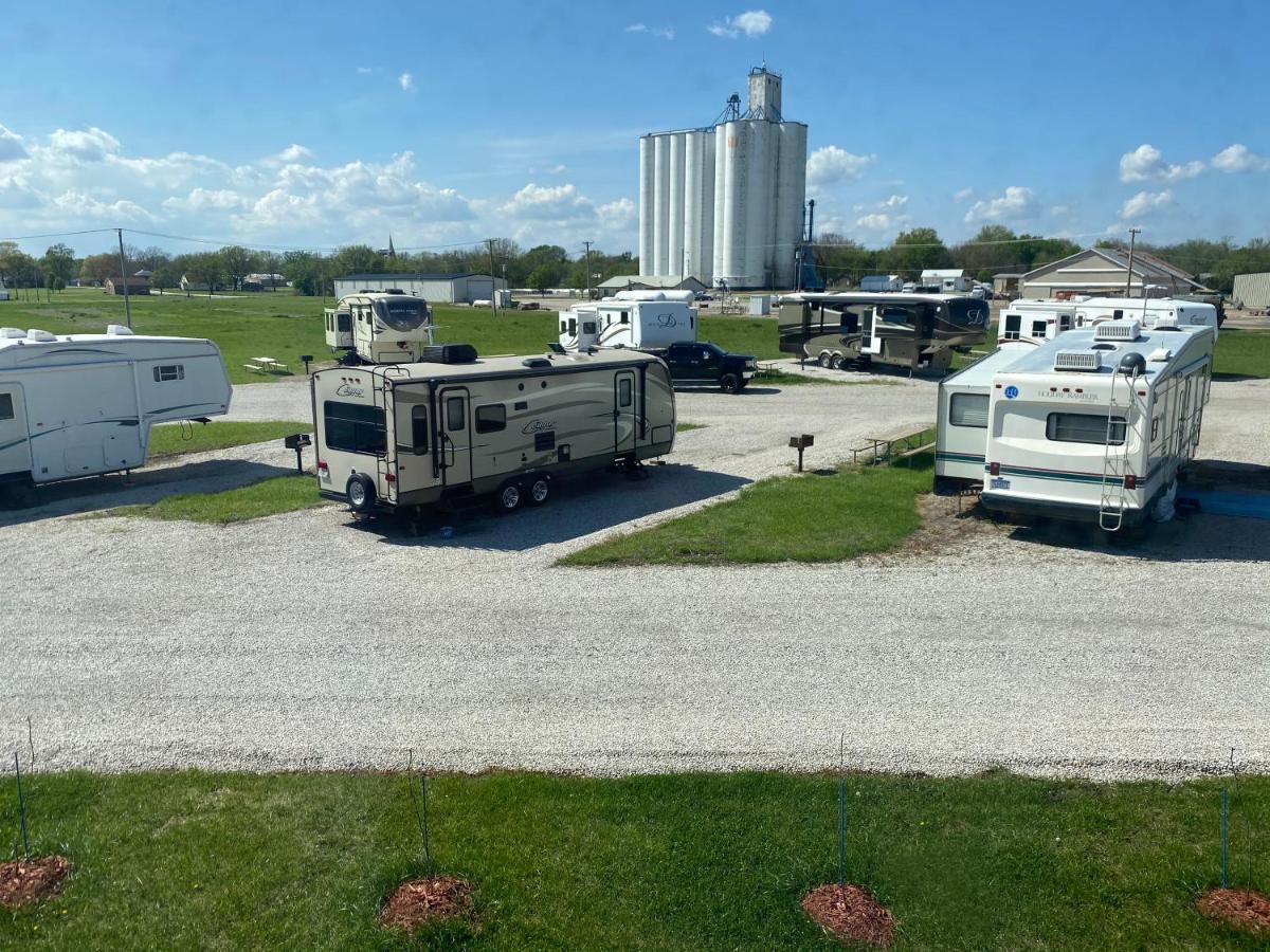 Garnett Hotel & Rv Park Exterior photo